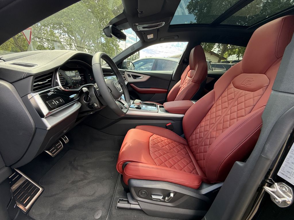 Audi SQ8 2025