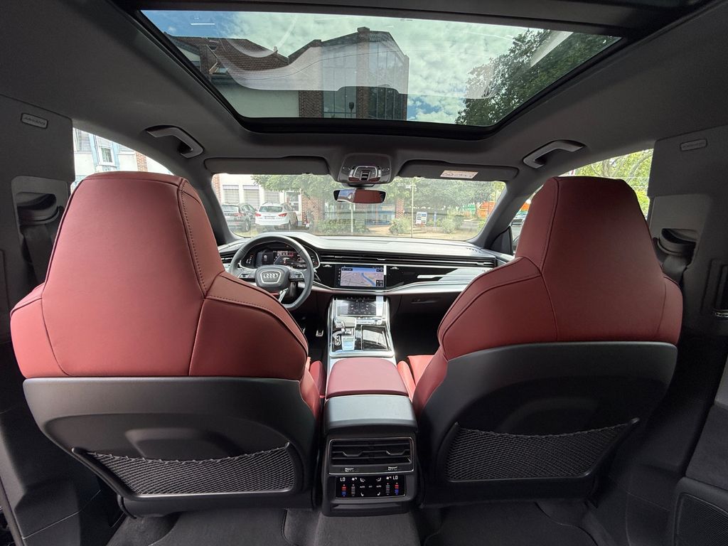Audi SQ8 2025