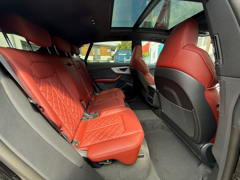 Audi SQ8 2025