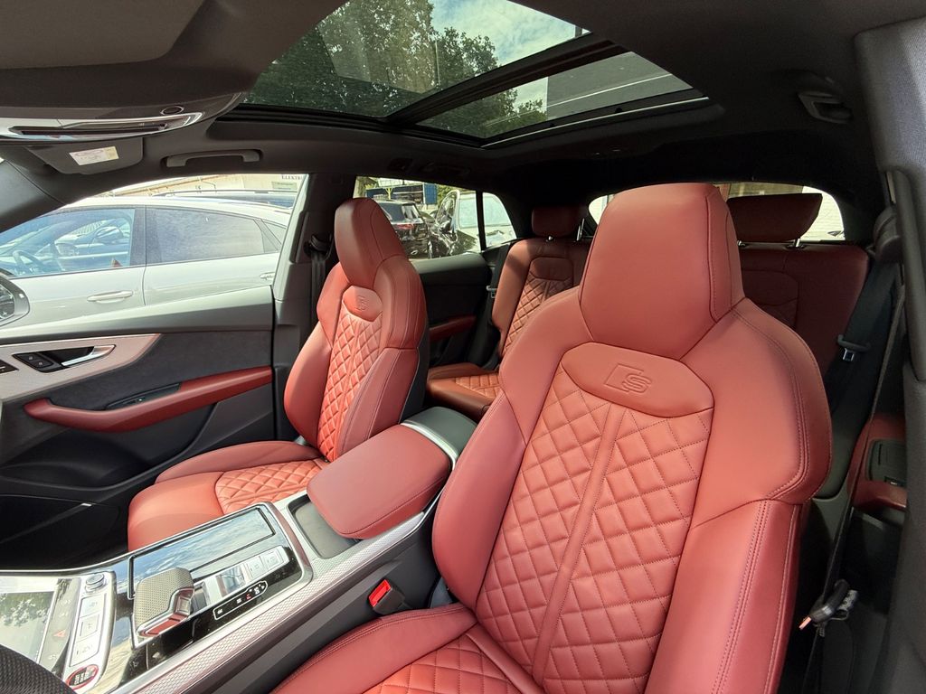 Audi SQ8 2025