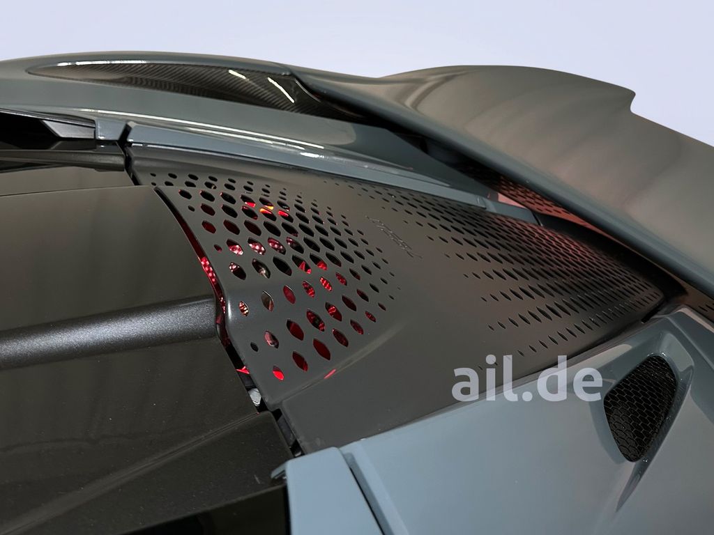 McLaren 765LT 2021