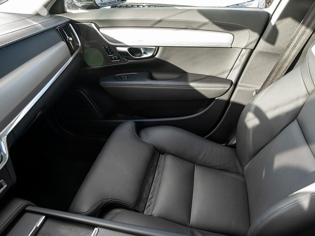 Volvo V90 2022