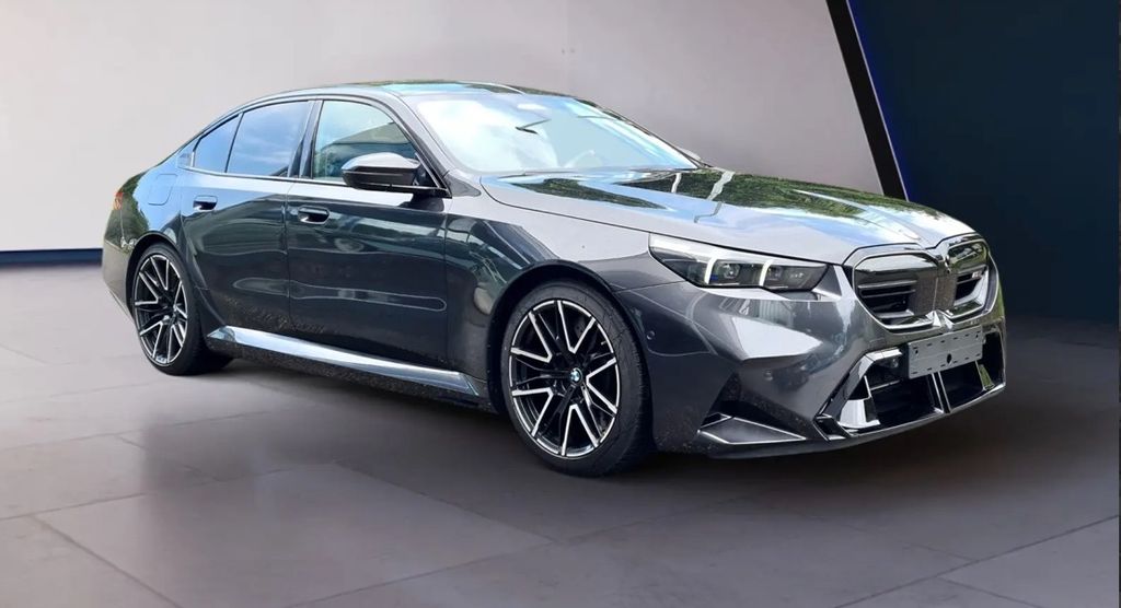 BMW M5 2025