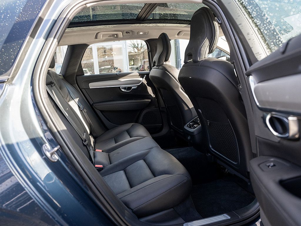 Volvo V90 2022