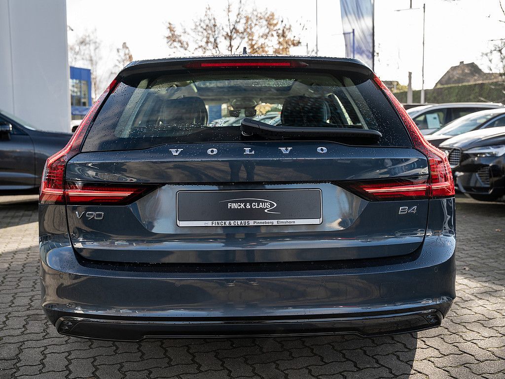 Volvo V90 2022