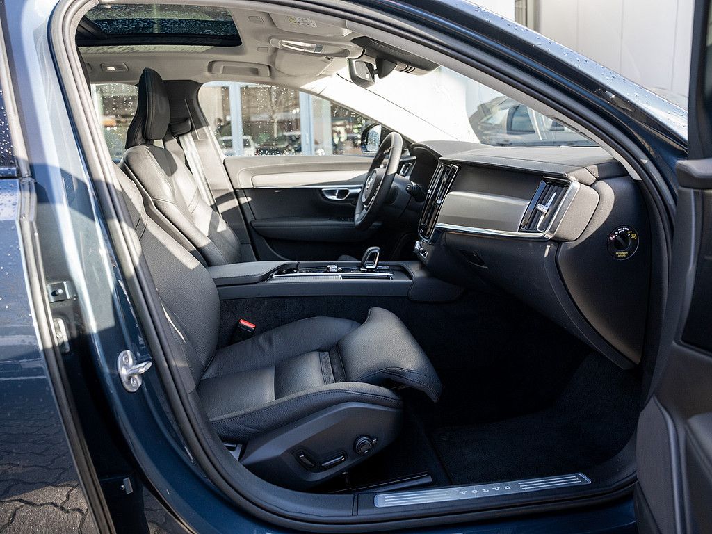 Volvo V90 2022