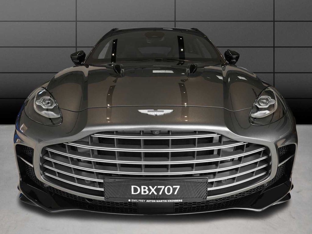 Aston Martin DBX 2025