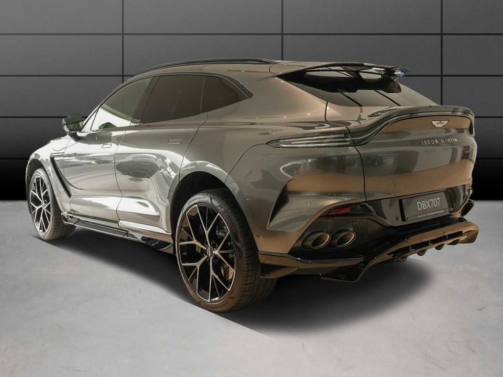Aston Martin DBX 2025