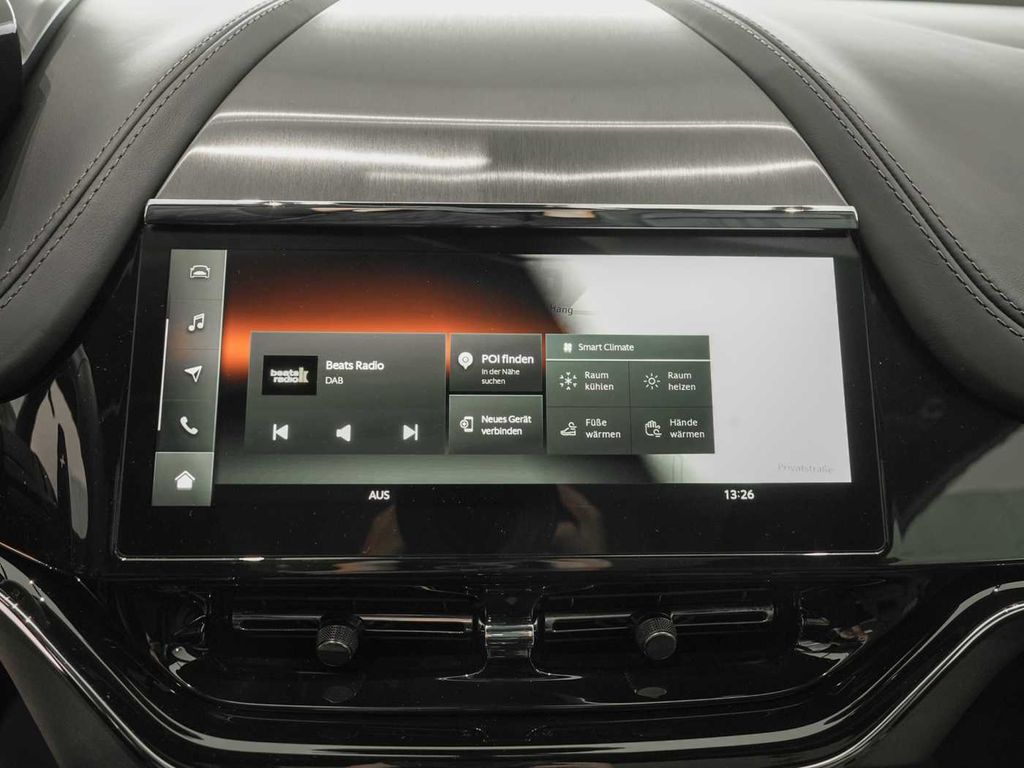 Aston Martin DBX 2025
