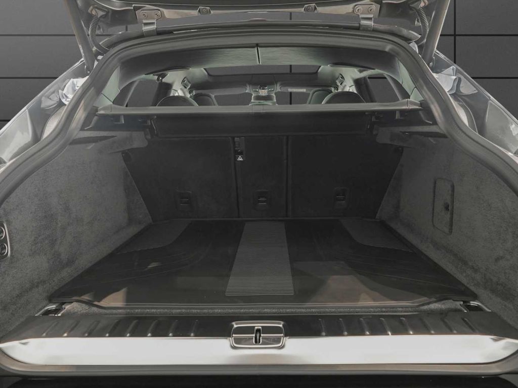 Aston Martin DBX 2025