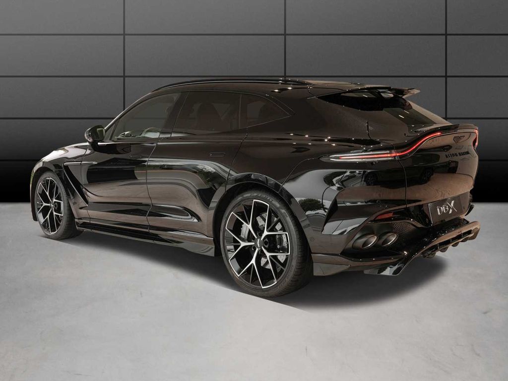 Aston Martin DBX 2025