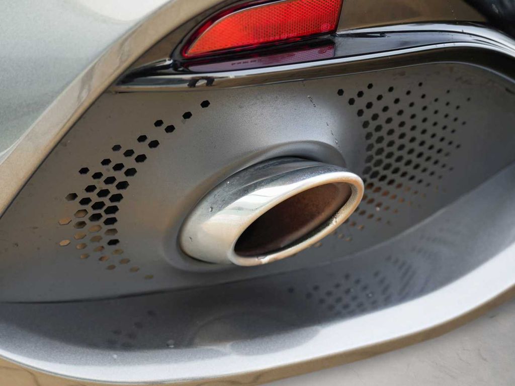 Aston Martin DBX 2024