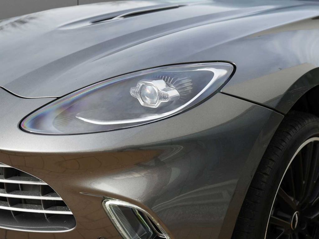 Aston Martin DBX 2024