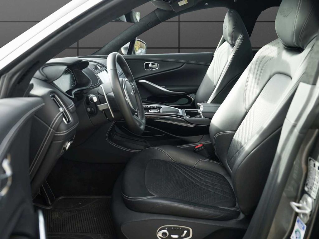 Aston Martin DBX 2024