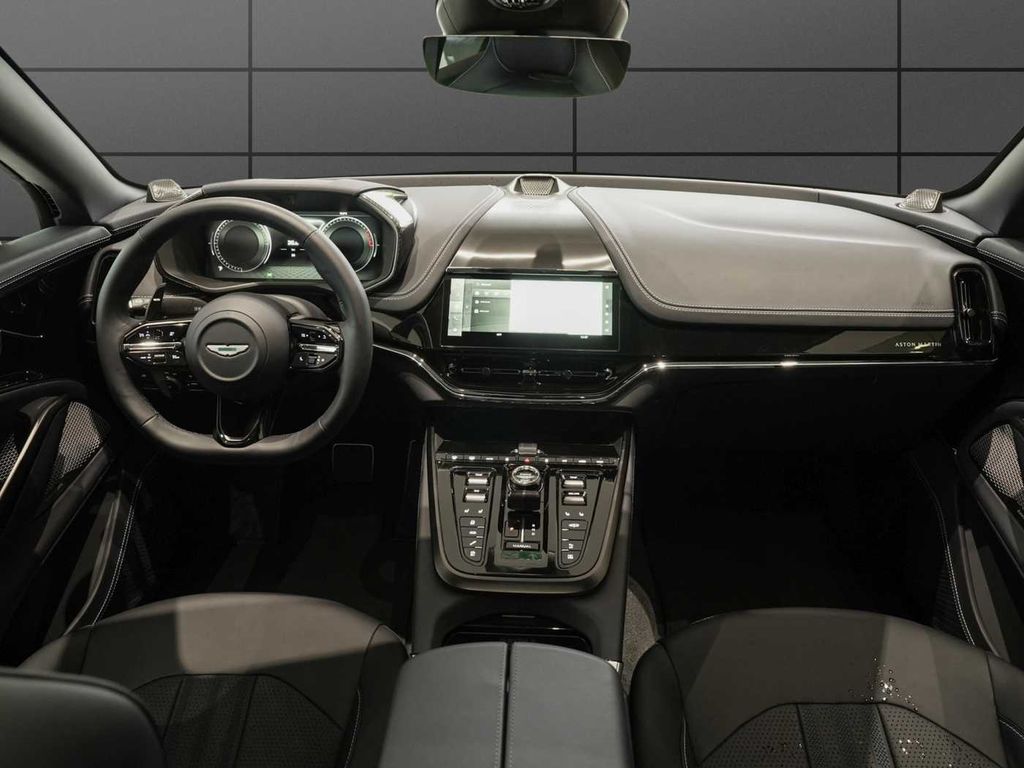Aston Martin DBX 2025