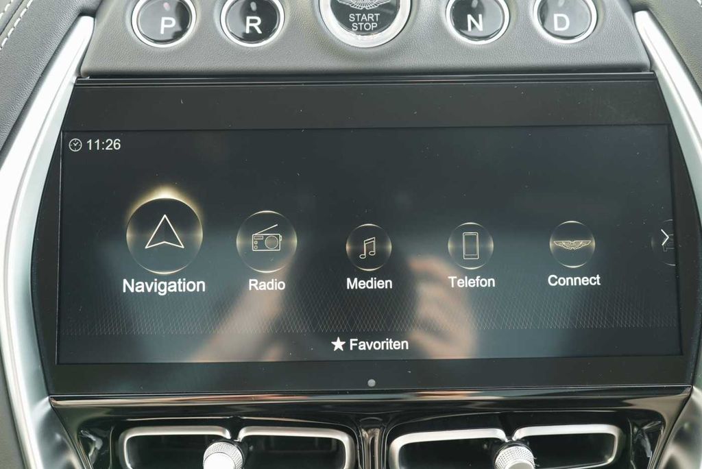 Aston Martin DBX 2024