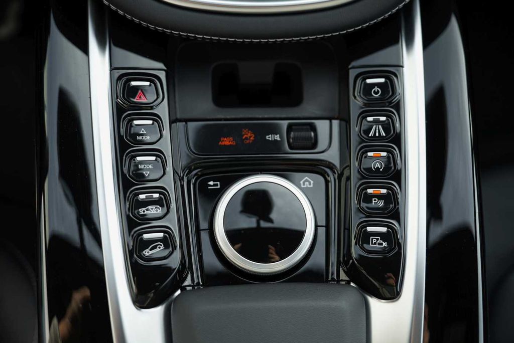 Aston Martin DBX 2024