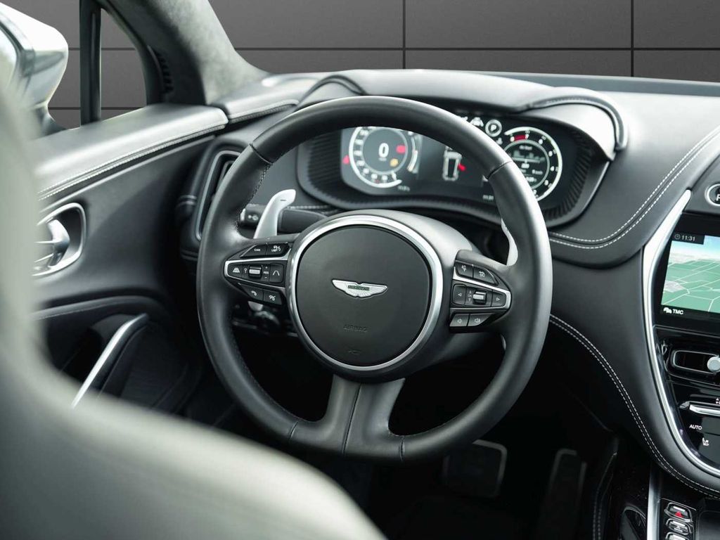 Aston Martin DBX 2024