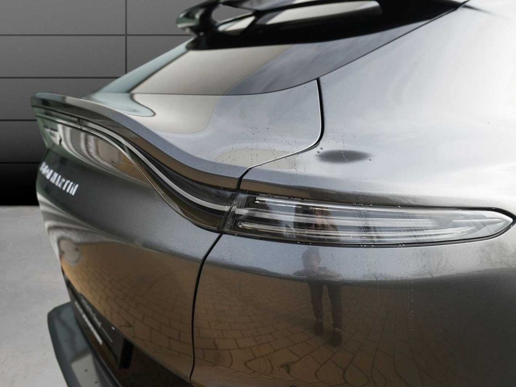 Aston Martin DBX 2024