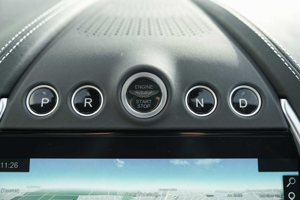 Aston Martin DBX 2024