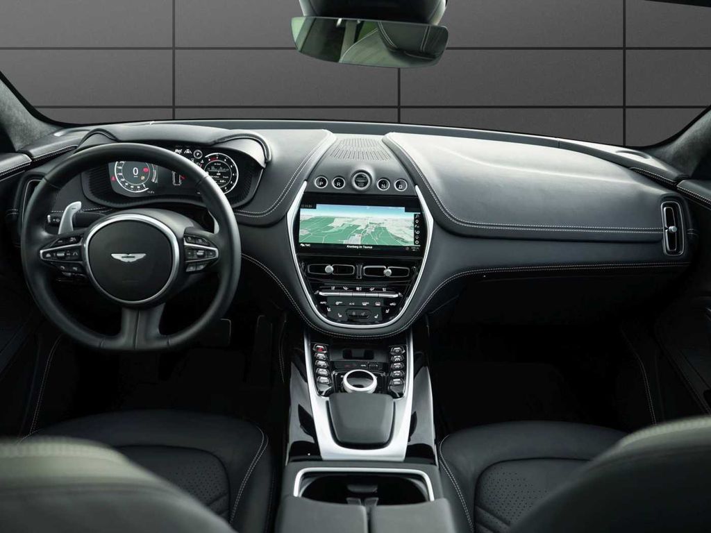 Aston Martin DBX 2024