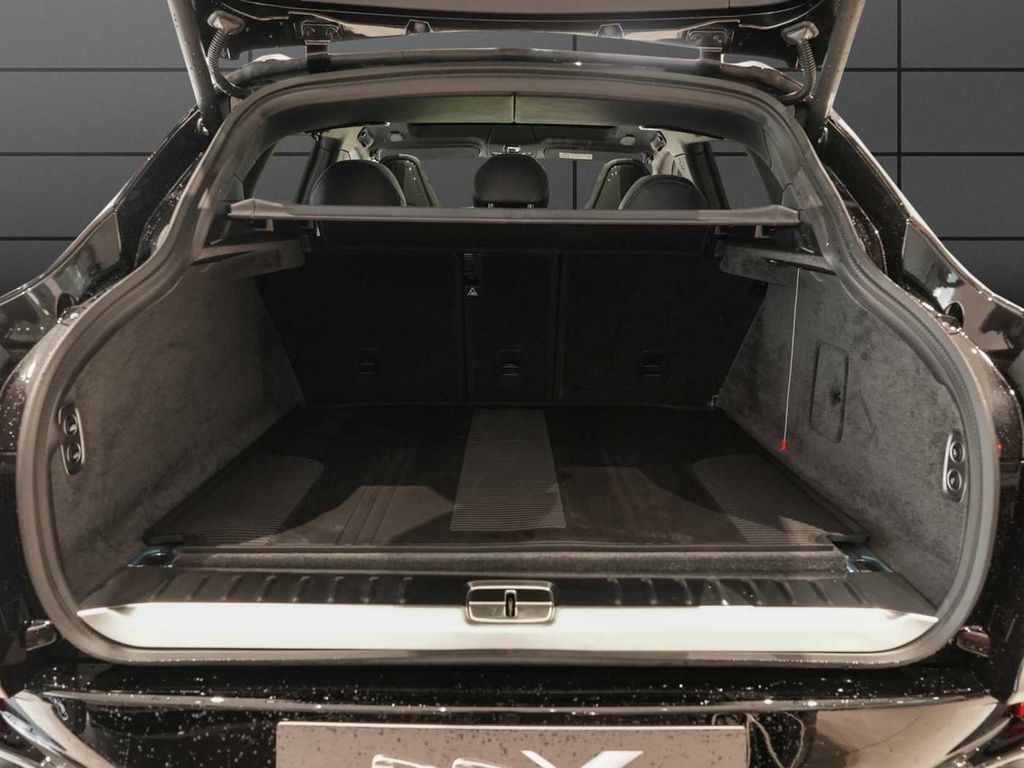 Aston Martin DBX 2025