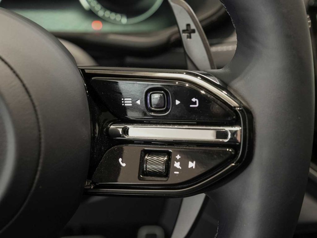 Aston Martin DBX 2025