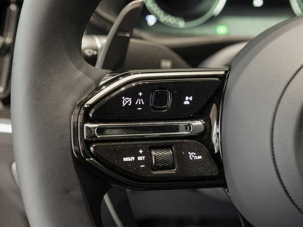 Aston Martin DBX 2025