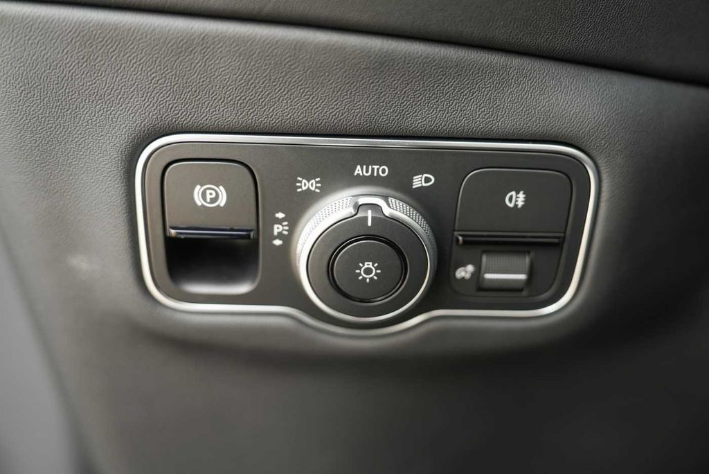 Aston Martin DBX 2024