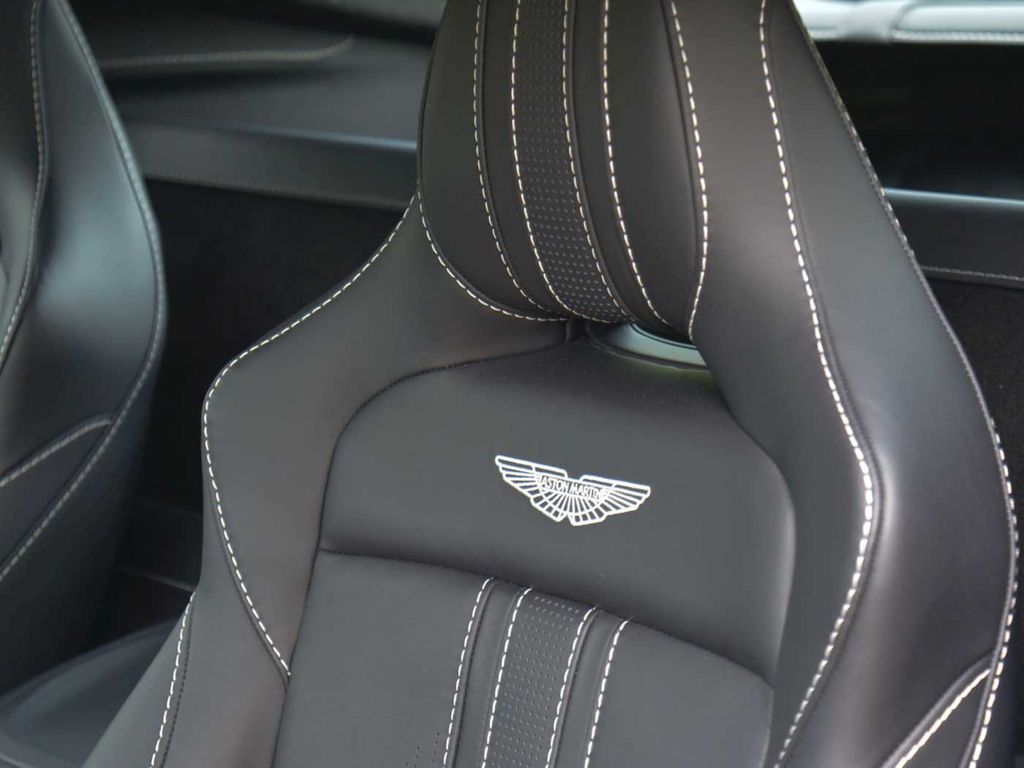 Aston Martin V8 Vantage 2024
