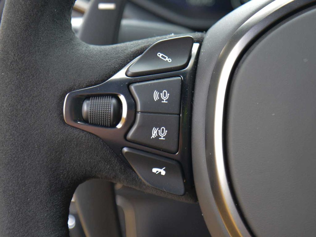 Aston Martin V8 Vantage 2024