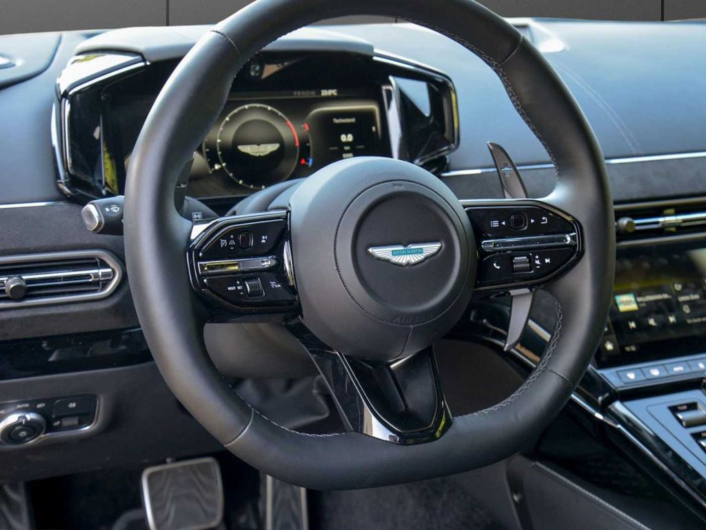 Aston Martin V8 Vantage 2024