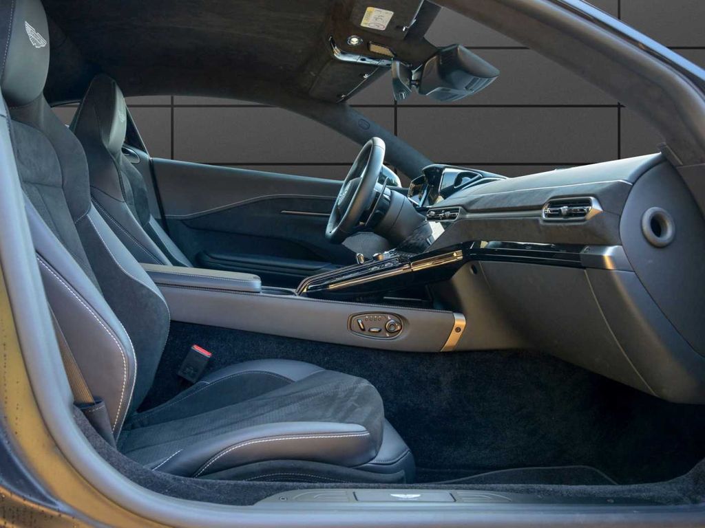 Aston Martin V8 Vantage 2024
