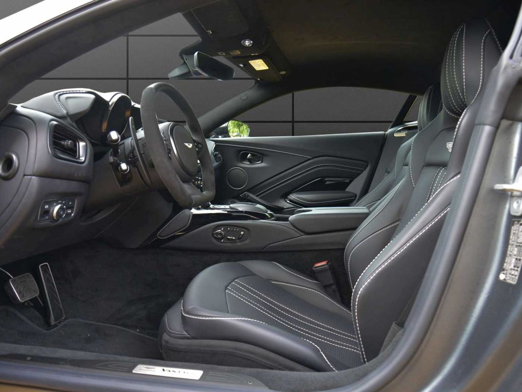 Aston Martin V8 Vantage 2024