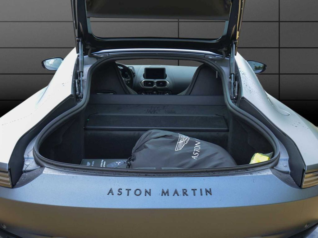 Aston Martin V8 Vantage 2024