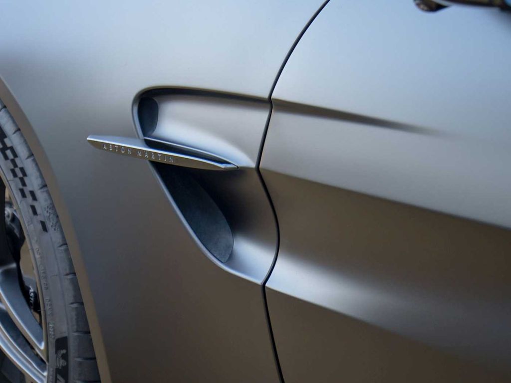 Aston Martin V8 Vantage 2024