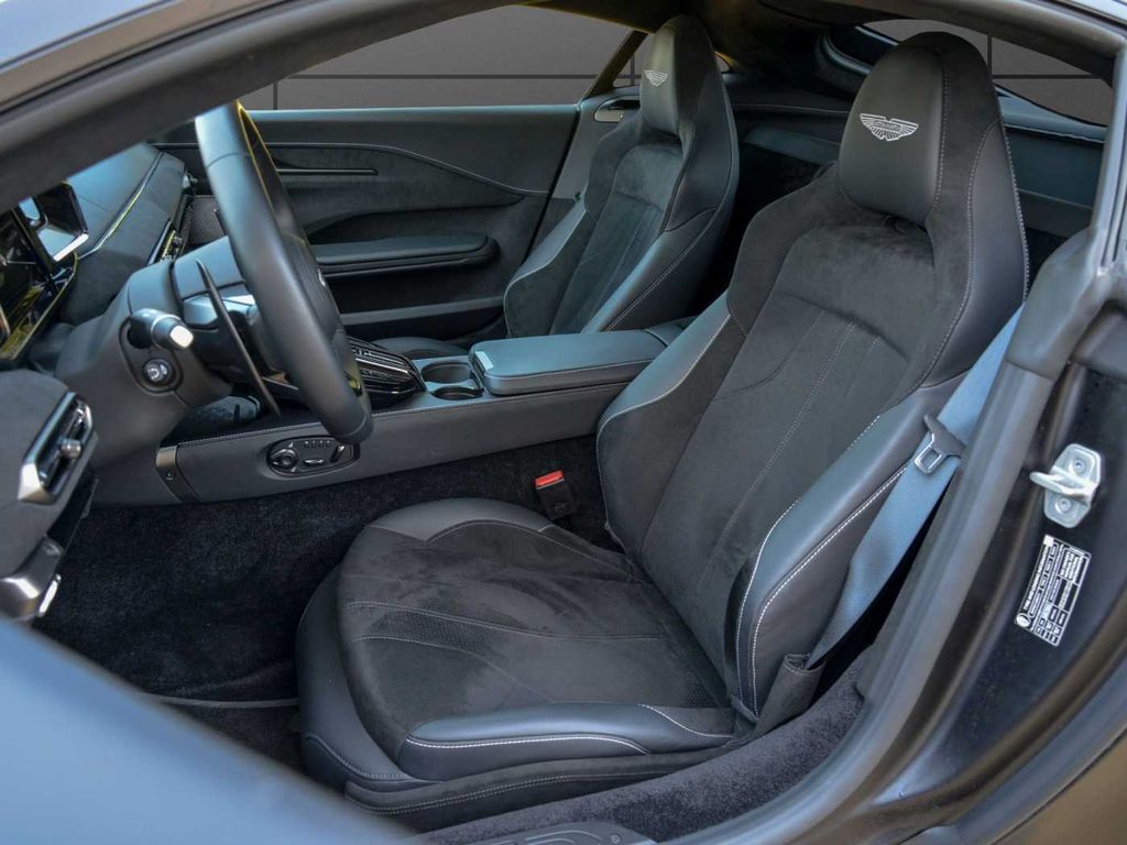 Aston Martin V8 Vantage 2024