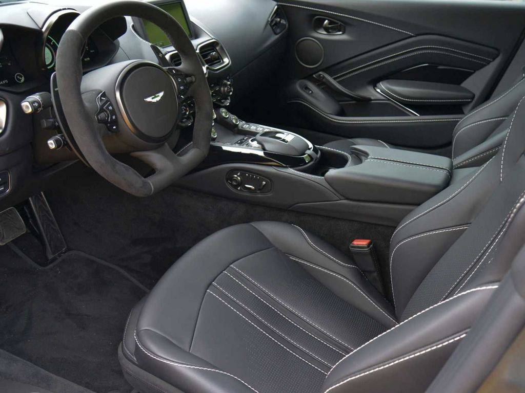 Aston Martin V8 Vantage 2024