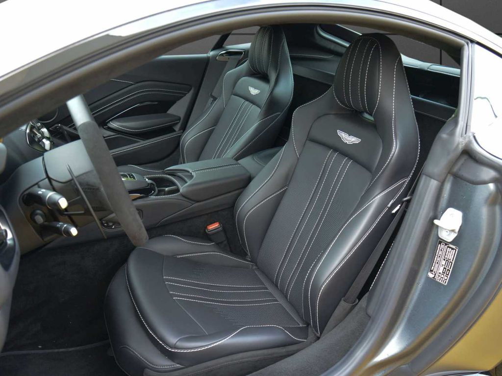 Aston Martin V8 Vantage 2024