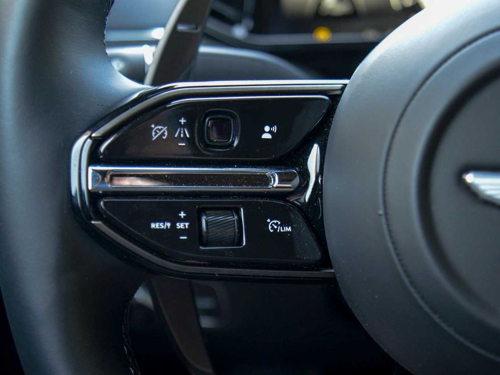 Aston Martin V8 Vantage 2024