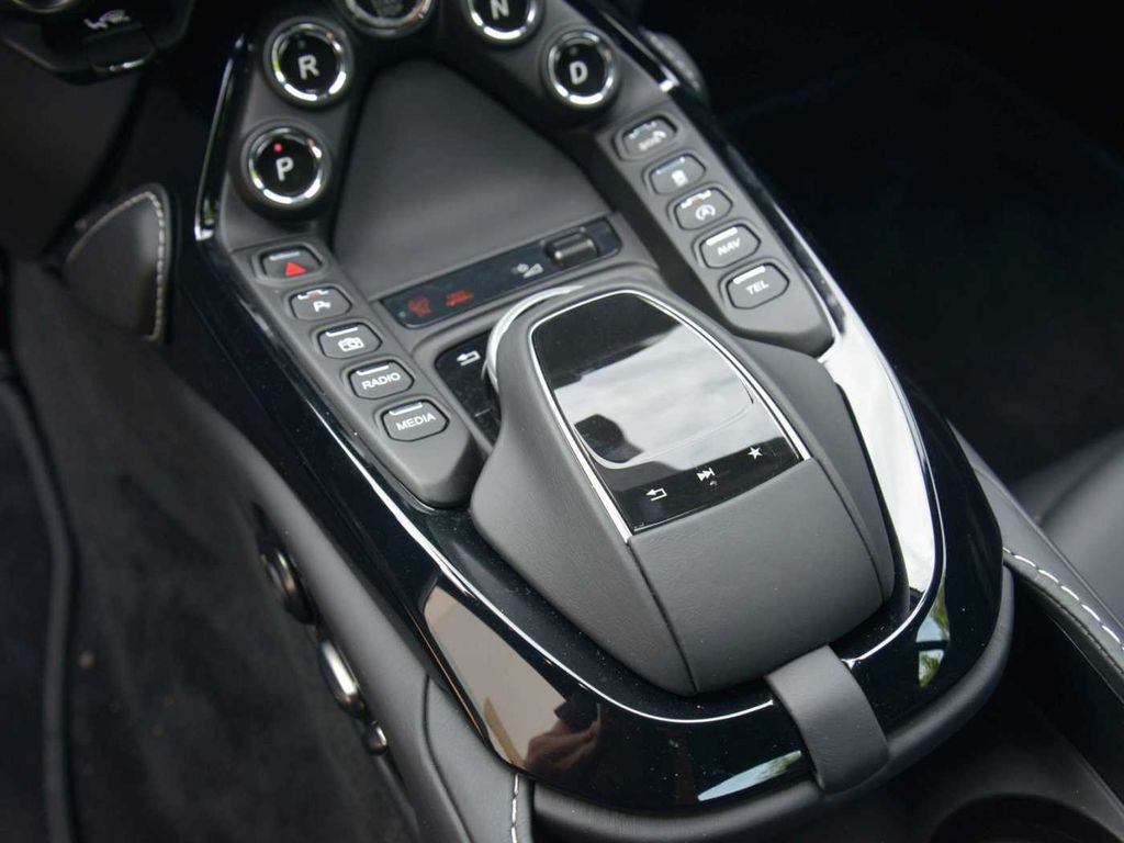Aston Martin V8 Vantage 2024