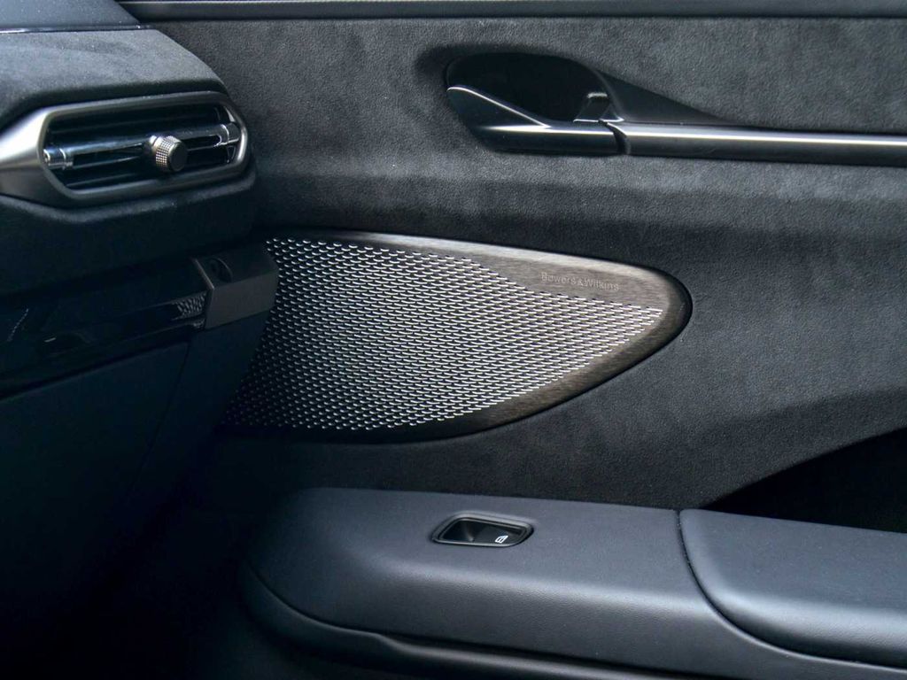 Aston Martin V8 Vantage 2024