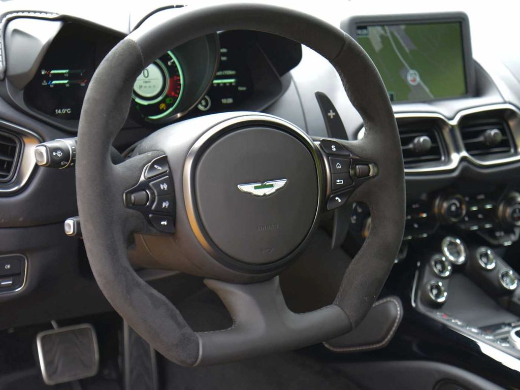 Aston Martin V8 Vantage 2024