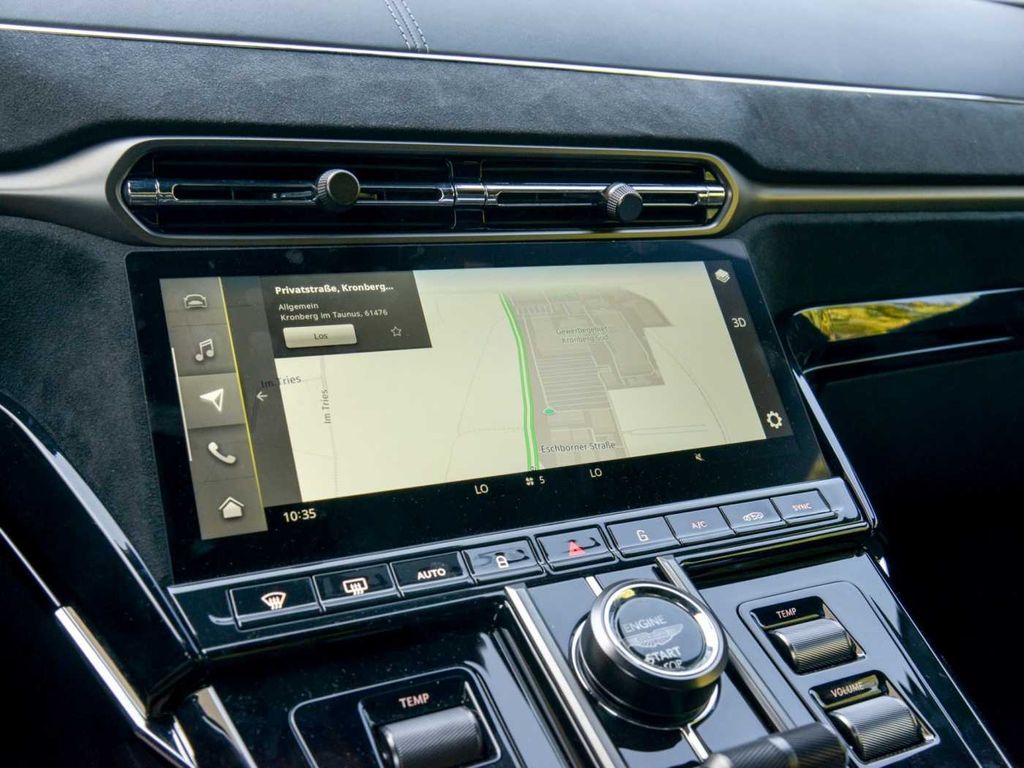 Aston Martin V8 Vantage 2024