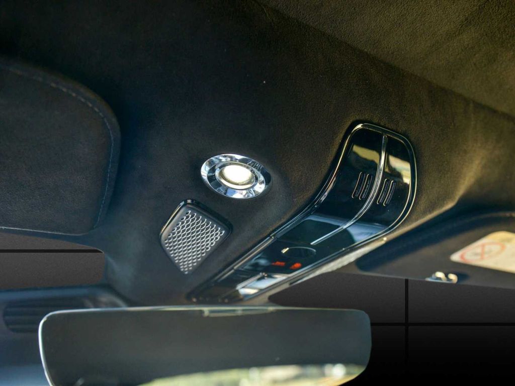 Aston Martin V8 Vantage 2024