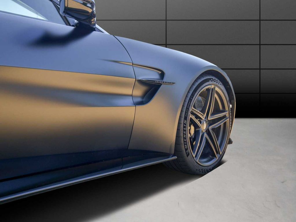 Aston Martin V8 Vantage 2024