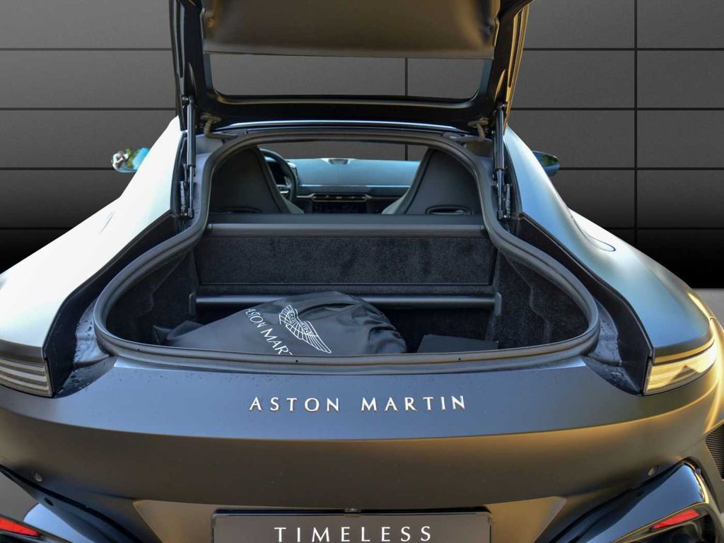 Aston Martin V8 Vantage 2024
