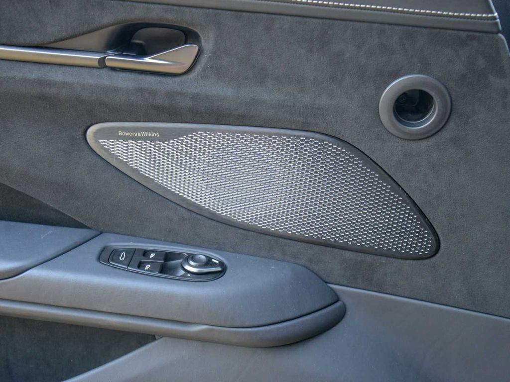 Aston Martin V8 Vantage 2024