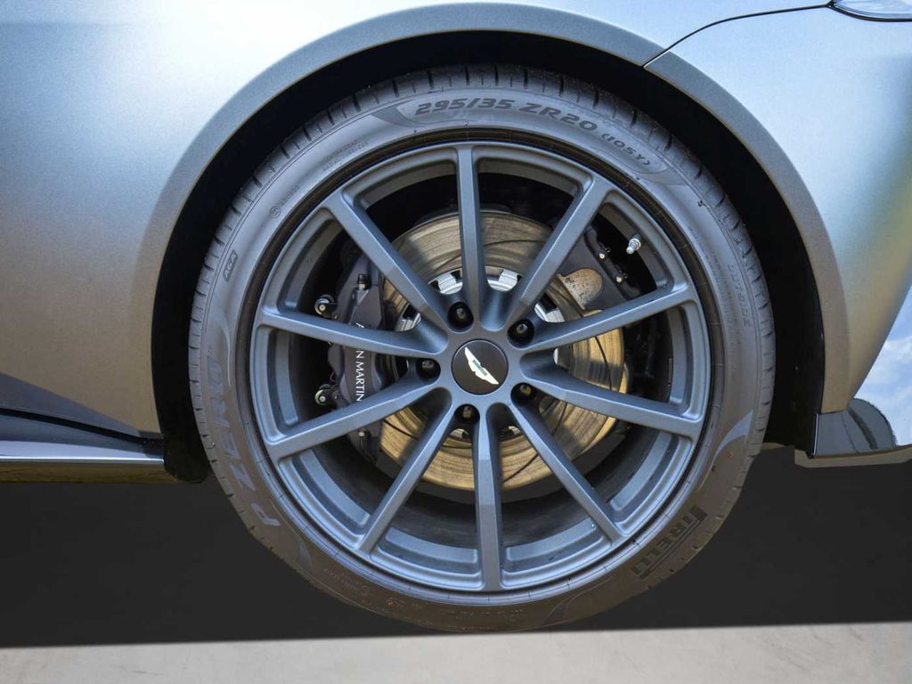 Aston Martin V8 Vantage 2024
