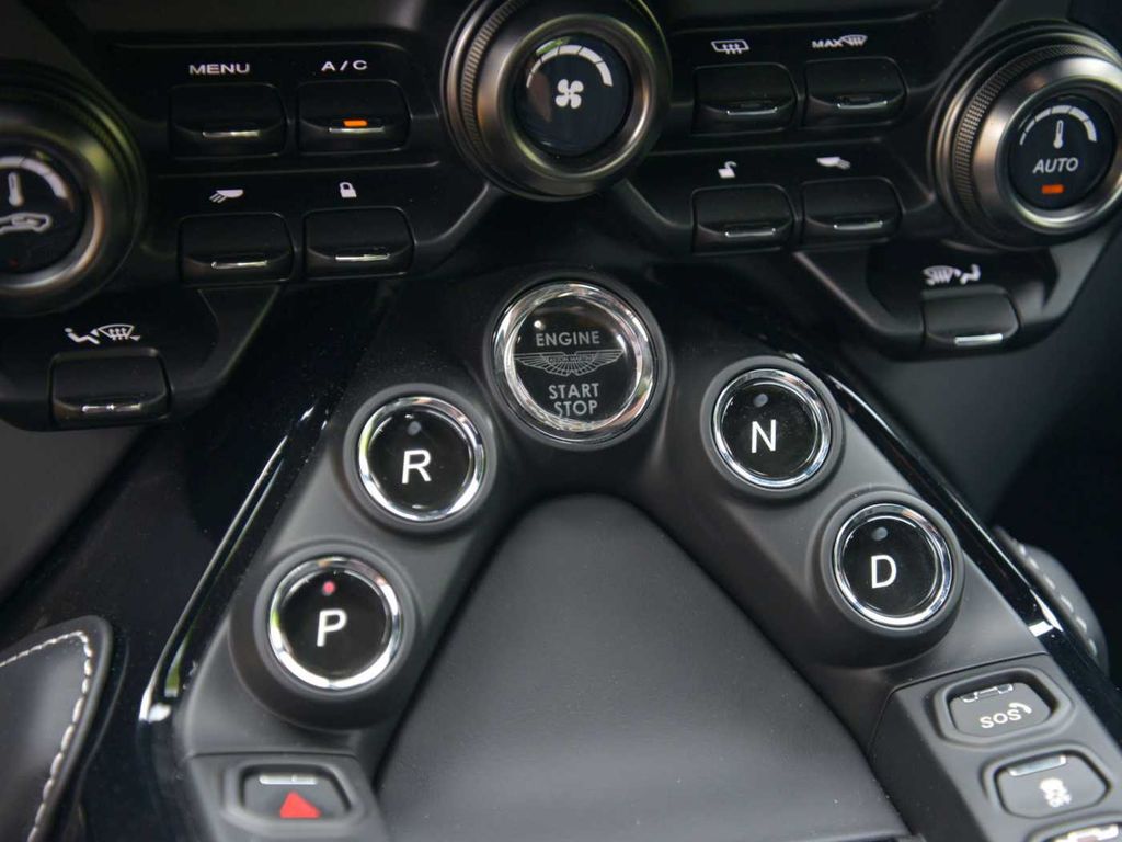 Aston Martin V8 Vantage 2024